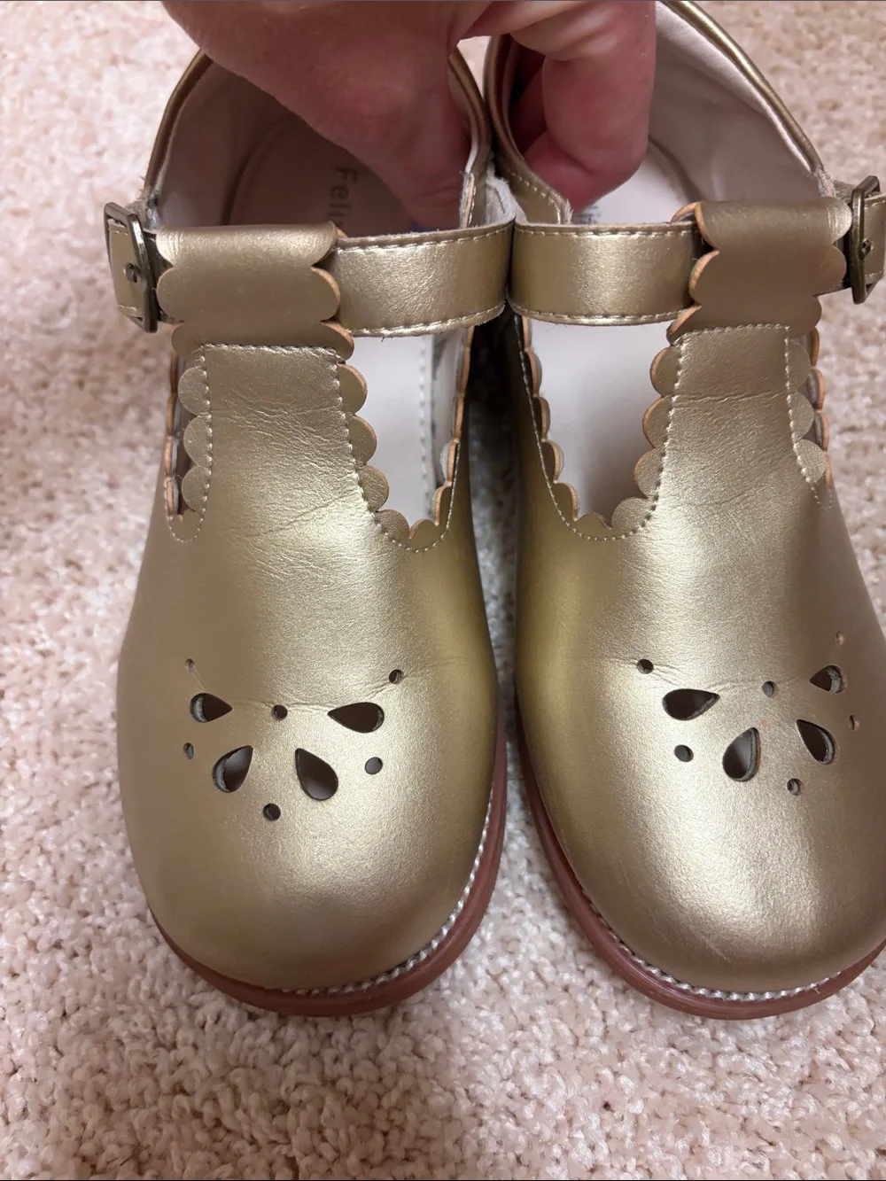 Metallic Gold Mary Jane Dress Shoes for Girls - Classic Buckle Style